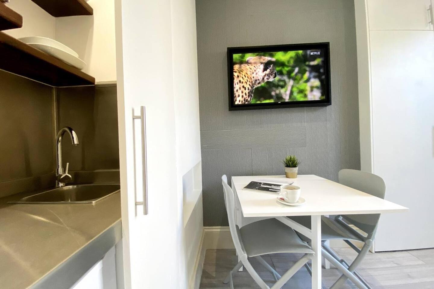 Apt 03 Beachside Beauty Central Studio Steps From Cafes Hove Exterior foto